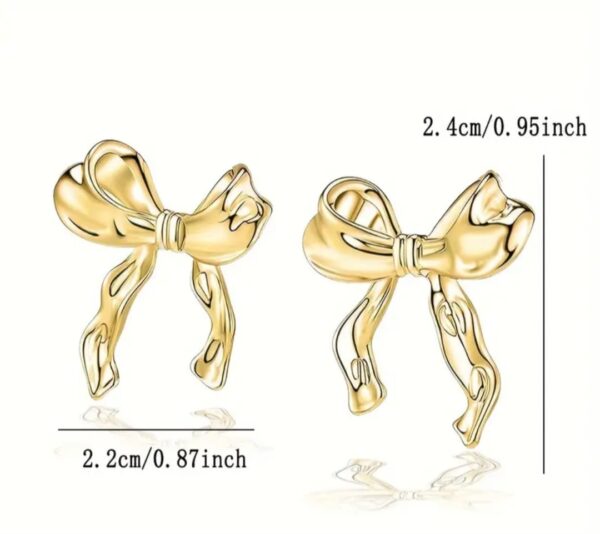 Boucles D'oreilles Plissées En Forme de Nœud couleur OR – Image 3